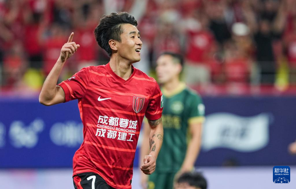 关于赛前成都蓉城调整名单以备中超，再遭质疑环节打磨，更衣室稳定，训练强度明显提升的信息